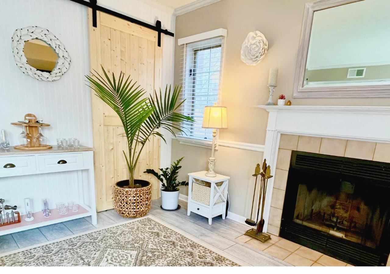Luxury Villa- 3 Mins To Mohegan- Fully Stocked With Fireplace- Jacuzzi, Saltwater Pools, Sauna 노위치 외부 사진