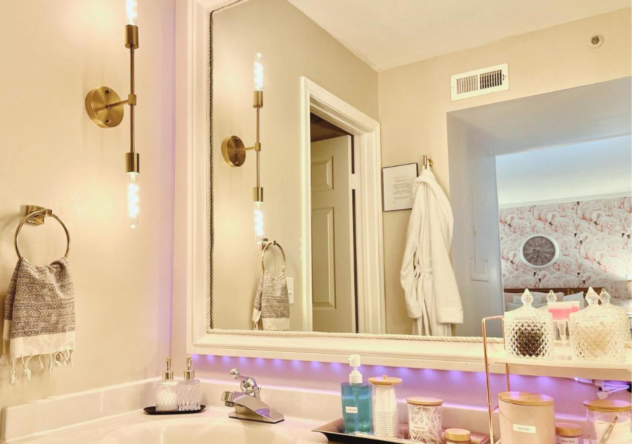 Luxury Villa- 3 Mins To Mohegan- Fully Stocked With Fireplace- Jacuzzi, Saltwater Pools, Sauna 노위치 외부 사진