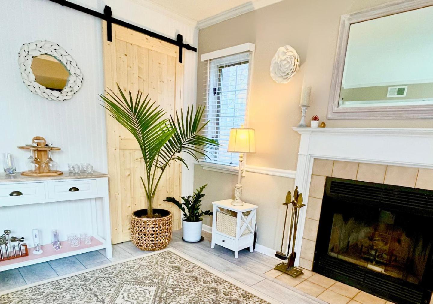 Luxury Villa- 3 Mins To Mohegan- Fully Stocked With Fireplace- Jacuzzi, Saltwater Pools, Sauna 노위치 외부 사진